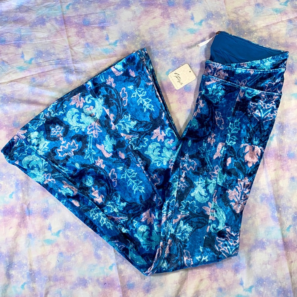 Free People • Hold Me Closer Lowrise Super Bell Bottom Pants Velvet Demask
